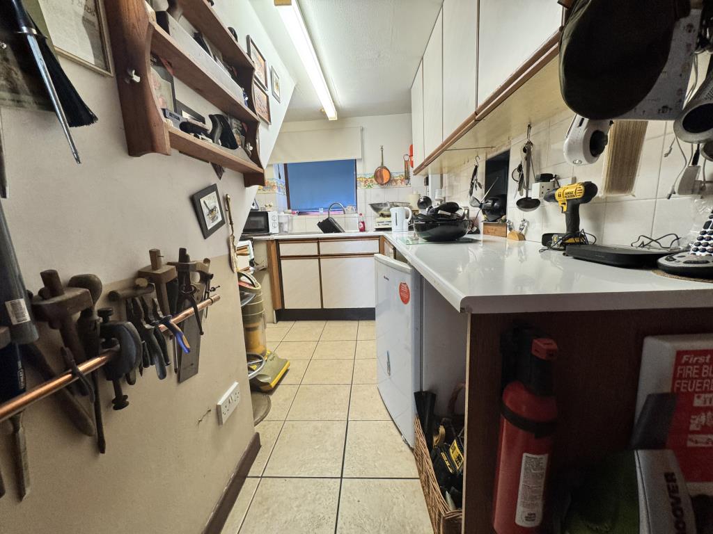 Lot: 101 - TWO-BEDROOM HOUSE FOR IMPROVEMENT IN VILLAGE LOCATION - Kitchen